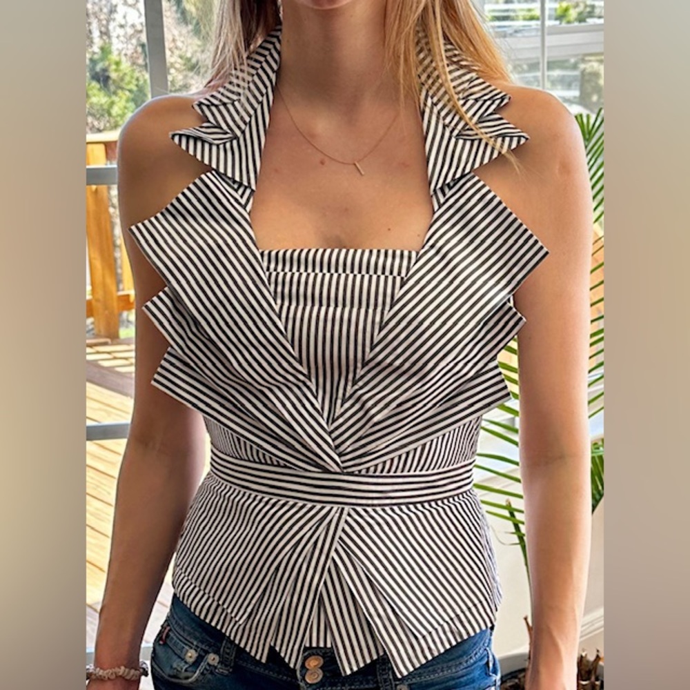 Beautiful corset style top with zipper at the back.